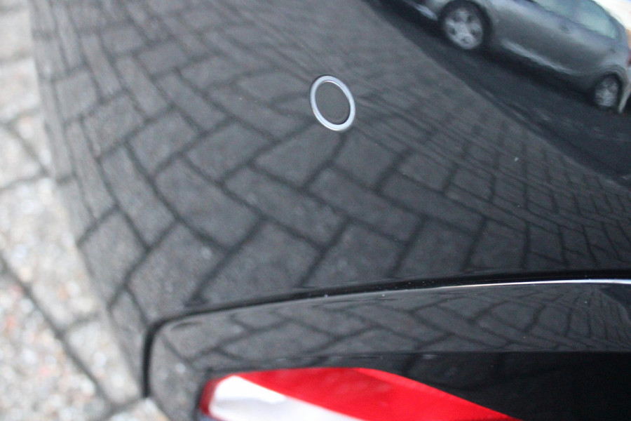 Peugeot 308 1.6 Plug-in Hybrid 180PK GT | PANORAMISCH SCHUIF/KANTEL DAK | 18" LICHTMETALEN VELGEN "PORTLAND" | ALCANTARA INTERIEUR | ELEKTRISCH BEDIENBARE BESTUURDERSSTOEL MET GEHEUGENFUNCTIE | STOEL/STUUR VERWARMING | 360° CAMERA | FOCAL AUDIO SYSTEM | PARKEERSENSOREN VOOR EN ACHTER | CLIMATE CONTROL | ADAPTIVE CRUISE CONTROL | KEYLESS ENTRY/START | DRAADLOZE APPLE CARPLAY/ANDROID AUTO | DRAADLOZE TELEFOONLADER | NAVIGATIE |