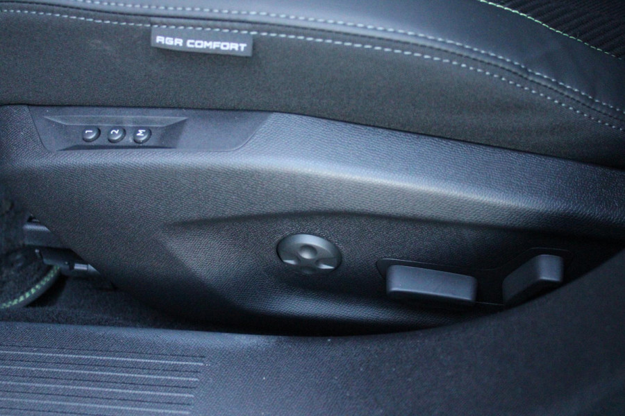 Peugeot 308 1.6 Plug-in Hybrid 180PK GT | PANORAMISCH SCHUIF/KANTEL DAK | 18" LICHTMETALEN VELGEN "PORTLAND" | ALCANTARA INTERIEUR | ELEKTRISCH BEDIENBARE BESTUURDERSSTOEL MET GEHEUGENFUNCTIE | STOEL/STUUR VERWARMING | 360° CAMERA | FOCAL AUDIO SYSTEM | PARKEERSENSOREN VOOR EN ACHTER | CLIMATE CONTROL | ADAPTIVE CRUISE CONTROL | KEYLESS ENTRY/START | DRAADLOZE APPLE CARPLAY/ANDROID AUTO | DRAADLOZE TELEFOONLADER | NAVIGATIE |