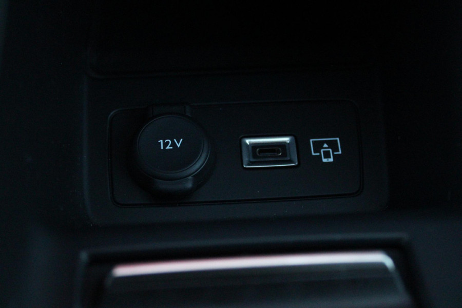Peugeot 308 1.6 Plug-in Hybrid 180PK GT | PANORAMISCH SCHUIF/KANTEL DAK | 18" LICHTMETALEN VELGEN "PORTLAND" | ALCANTARA INTERIEUR | ELEKTRISCH BEDIENBARE BESTUURDERSSTOEL MET GEHEUGENFUNCTIE | STOEL/STUUR VERWARMING | 360° CAMERA | FOCAL AUDIO SYSTEM | PARKEERSENSOREN VOOR EN ACHTER | CLIMATE CONTROL | ADAPTIVE CRUISE CONTROL | KEYLESS ENTRY/START | DRAADLOZE APPLE CARPLAY/ANDROID AUTO | DRAADLOZE TELEFOONLADER | NAVIGATIE |