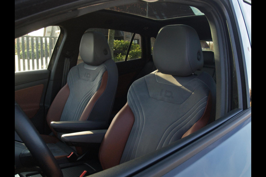 Volkswagen ID.4 First Max 77 kWh | Panoramadak | Head-Up Display | 360 Camera | Sfeerverlichting | Apple Carplay