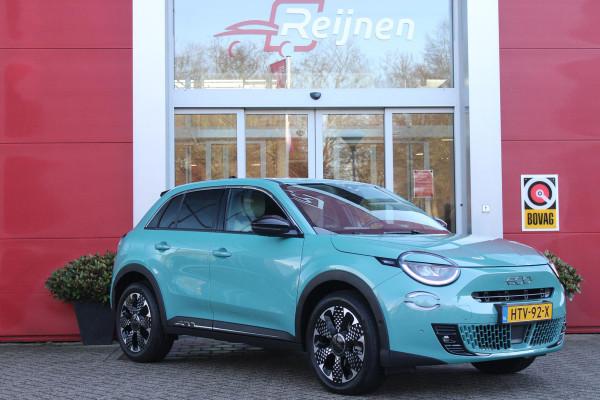 Fiat 600 1.2 HYbrid 110PK LA PRIMA | ELEKTRISCH VERSTELBARE BESTUURDERSTOEL MET MASSAGEFUNCTIE | NAVIGATIE | DODEHOEK DETECTIE | ELEKTRISCHE ACHTERKLEP | LEDKOPLAMPEN-MISTLAMPEN | LED ACHTERLICHTEN | PACK COMFORT: ACHTERUITRIJCAMERA / PARKEERSENSOREN VOOR-ACHTER / DRAADLOOS TELEFOONLADEN / DRAADLOOS APPLE CARPLAY - ANDROID AUTO / KEYLESS ENTRY-START / AUDIOSYSTEEM MET 6 SPEAKERS | WINTER PACK: VERWARMBARE VOORSTOELEN / VERWARMBARE VOORSTOELEN | 18"LICHTMETALEN VELGEN TWO-TONE | EXTRA GETINTE ACHTERRUITEN | CLIMATE CONTROL |