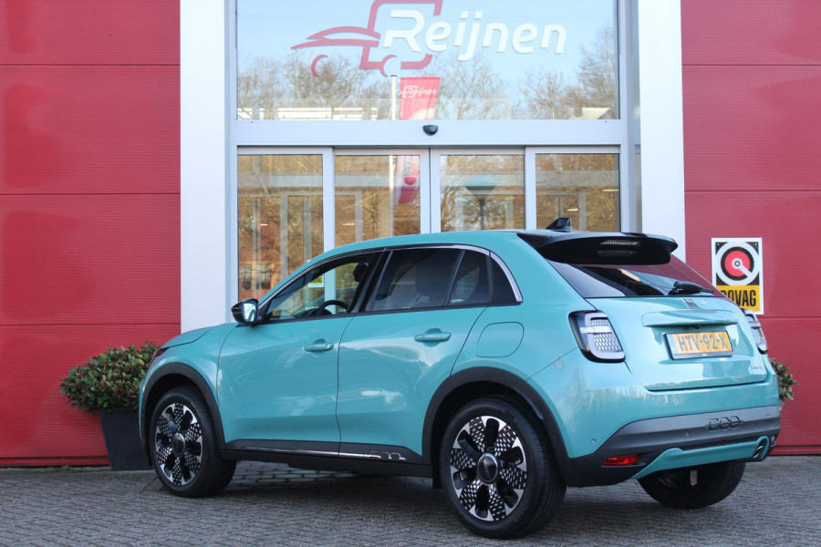 Fiat 600 1.2 HYbrid 110PK LA PRIMA | ELEKTRISCH VERSTELBARE BESTUURDERSTOEL MET MASSAGEFUNCTIE | NAVIGATIE | DODEHOEK DETECTIE | ELEKTRISCHE ACHTERKLEP | LEDKOPLAMPEN-MISTLAMPEN | LED ACHTERLICHTEN | PACK COMFORT: ACHTERUITRIJCAMERA / PARKEERSENSOREN VOOR-ACHTER / DRAADLOOS TELEFOONLADEN / DRAADLOOS APPLE CARPLAY - ANDROID AUTO / KEYLESS ENTRY-START / AUDIOSYSTEEM MET 6 SPEAKERS | WINTER PACK: VERWARMBARE VOORSTOELEN / VERWARMBARE VOORSTOELEN | 18"LICHTMETALEN VELGEN TWO-TONE | EXTRA GETINTE ACHTERRUITEN | CLIMATE CONTROL |