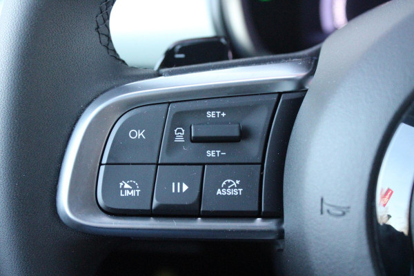 Fiat 600 1.2 HYbrid 110PK LA PRIMA | ELEKTRISCH VERSTELBARE BESTUURDERSTOEL MET MASSAGEFUNCTIE | NAVIGATIE | DODEHOEK DETECTIE | ELEKTRISCHE ACHTERKLEP | LEDKOPLAMPEN-MISTLAMPEN | LED ACHTERLICHTEN | PACK COMFORT: ACHTERUITRIJCAMERA / PARKEERSENSOREN VOOR-ACHTER / DRAADLOOS TELEFOONLADEN / DRAADLOOS APPLE CARPLAY - ANDROID AUTO / KEYLESS ENTRY-START / AUDIOSYSTEEM MET 6 SPEAKERS | WINTER PACK: VERWARMBARE VOORSTOELEN / VERWARMBARE VOORSTOELEN | 18"LICHTMETALEN VELGEN TWO-TONE | EXTRA GETINTE ACHTERRUITEN | CLIMATE CONTROL |