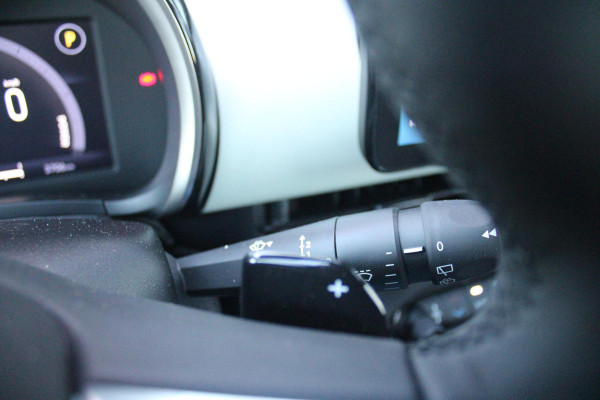 Fiat 600 1.2 HYbrid 110PK LA PRIMA | ELEKTRISCH VERSTELBARE BESTUURDERSTOEL MET MASSAGEFUNCTIE | NAVIGATIE | DODEHOEK DETECTIE | ELEKTRISCHE ACHTERKLEP | LEDKOPLAMPEN-MISTLAMPEN | LED ACHTERLICHTEN | PACK COMFORT: ACHTERUITRIJCAMERA / PARKEERSENSOREN VOOR-ACHTER / DRAADLOOS TELEFOONLADEN / DRAADLOOS APPLE CARPLAY - ANDROID AUTO / KEYLESS ENTRY-START / AUDIOSYSTEEM MET 6 SPEAKERS | WINTER PACK: VERWARMBARE VOORSTOELEN / VERWARMBARE VOORSTOELEN | 18"LICHTMETALEN VELGEN TWO-TONE | EXTRA GETINTE ACHTERRUITEN | CLIMATE CONTROL |