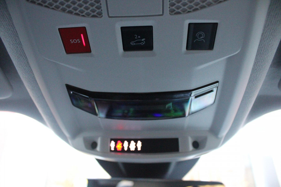 Fiat 600 1.2 HYbrid 110PK LA PRIMA | ELEKTRISCH VERSTELBARE BESTUURDERSTOEL MET MASSAGEFUNCTIE | NAVIGATIE | DODEHOEK DETECTIE | ELEKTRISCHE ACHTERKLEP | LEDKOPLAMPEN-MISTLAMPEN | LED ACHTERLICHTEN | PACK COMFORT: ACHTERUITRIJCAMERA / PARKEERSENSOREN VOOR-ACHTER / DRAADLOOS TELEFOONLADEN / DRAADLOOS APPLE CARPLAY - ANDROID AUTO / KEYLESS ENTRY-START / AUDIOSYSTEEM MET 6 SPEAKERS | WINTER PACK: VERWARMBARE VOORSTOELEN / VERWARMBARE VOORSTOELEN | 18"LICHTMETALEN VELGEN TWO-TONE | EXTRA GETINTE ACHTERRUITEN | CLIMATE CONTROL |