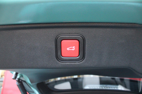 Fiat 600 1.2 HYbrid 110PK LA PRIMA | ELEKTRISCH VERSTELBARE BESTUURDERSTOEL MET MASSAGEFUNCTIE | NAVIGATIE | DODEHOEK DETECTIE | ELEKTRISCHE ACHTERKLEP | LEDKOPLAMPEN-MISTLAMPEN | LED ACHTERLICHTEN | PACK COMFORT: ACHTERUITRIJCAMERA / PARKEERSENSOREN VOOR-ACHTER / DRAADLOOS TELEFOONLADEN / DRAADLOOS APPLE CARPLAY - ANDROID AUTO / KEYLESS ENTRY-START / AUDIOSYSTEEM MET 6 SPEAKERS | WINTER PACK: VERWARMBARE VOORSTOELEN / VERWARMBARE VOORSTOELEN | 18"LICHTMETALEN VELGEN TWO-TONE | EXTRA GETINTE ACHTERRUITEN | CLIMATE CONTROL |