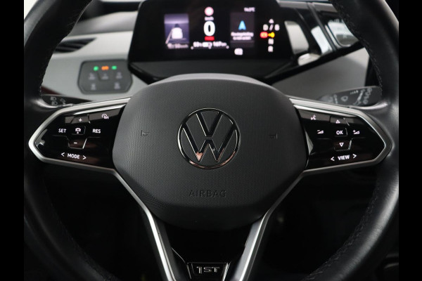 Volkswagen ID.3 First Plus 58 kWh | Trekhaak | Stoel & stuurverwarming | Camera | Adaptive cruise | Sfeerverlichting | Carplay | Matrix LED | Parkeerhulp | Climate control