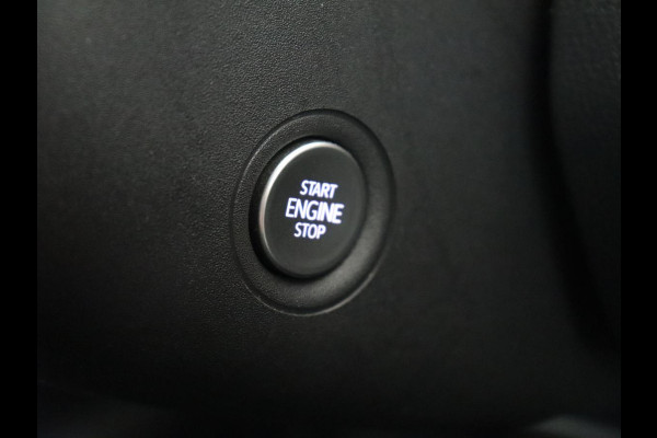 Volkswagen ID.3 First Plus 58 kWh | Trekhaak | Stoel & stuurverwarming | Camera | Adaptive cruise | Sfeerverlichting | Carplay | Matrix LED | Parkeerhulp | Climate control