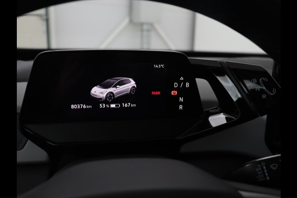 Volkswagen ID.3 First Plus 58 kWh | Trekhaak | Stoel & stuurverwarming | Camera | Adaptive cruise | Sfeerverlichting | Carplay | Matrix LED | Parkeerhulp | Climate control
