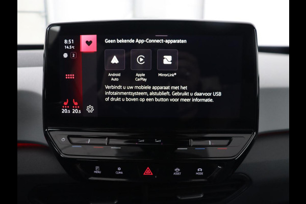 Volkswagen ID.3 First Plus 58 kWh | Trekhaak | Stoel & stuurverwarming | Camera | Adaptive cruise | Sfeerverlichting | Carplay | Matrix LED | Parkeerhulp | Climate control