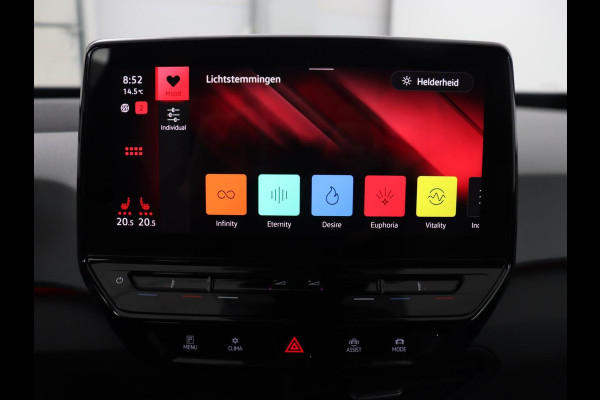 Volkswagen ID.3 First Plus 58 kWh | Trekhaak | Stoel & stuurverwarming | Camera | Adaptive cruise | Sfeerverlichting | Carplay | Matrix LED | Parkeerhulp | Climate control