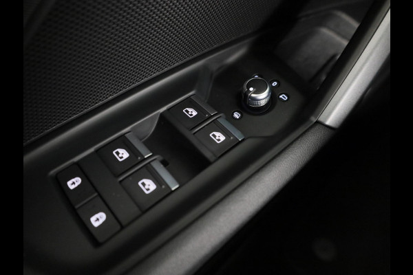 Audi A3 Sportback 40 TFSI e Advanced edition 204pk | Verlengde garantie | Navigatie | Extra getint glas | Verwarmbare voorstoelen