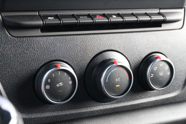 Renault Master 2.3 DCI 135 | L2H2 | Orig. Navi | Imperiaal | Cruise | Airco..