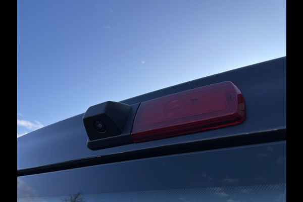 Renault Trafic 2.0 dCi 120pk T29 L2H1 Work Edition / vaste prijs rijklaar € 17.950 ex btw / lease vanaf € 302 / zwart metallic / ingerichte laadruimte / camera / airco / cruise / trekhaak !