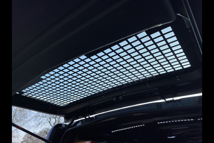 Renault Trafic 2.0 dCi 120pk T29 L2H1 Work Edition / vaste prijs rijklaar € 17.950 ex btw / lease vanaf € 302 / zwart metallic / ingerichte laadruimte / camera / airco / cruise / trekhaak !