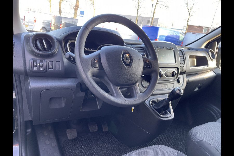 Renault Trafic 2.0 dCi 120pk T29 L2H1 Work Edition / vaste prijs rijklaar € 17.950 ex btw / lease vanaf € 302 / zwart metallic / ingerichte laadruimte / camera / airco / cruise / trekhaak !