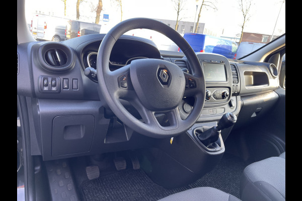 Renault Trafic 2.0 dCi 120pk T29 L2H1 Work Edition / vaste prijs rijklaar € 17.950 ex btw / lease vanaf € 302 / zwart metallic / ingerichte laadruimte / camera / airco / cruise / trekhaak !