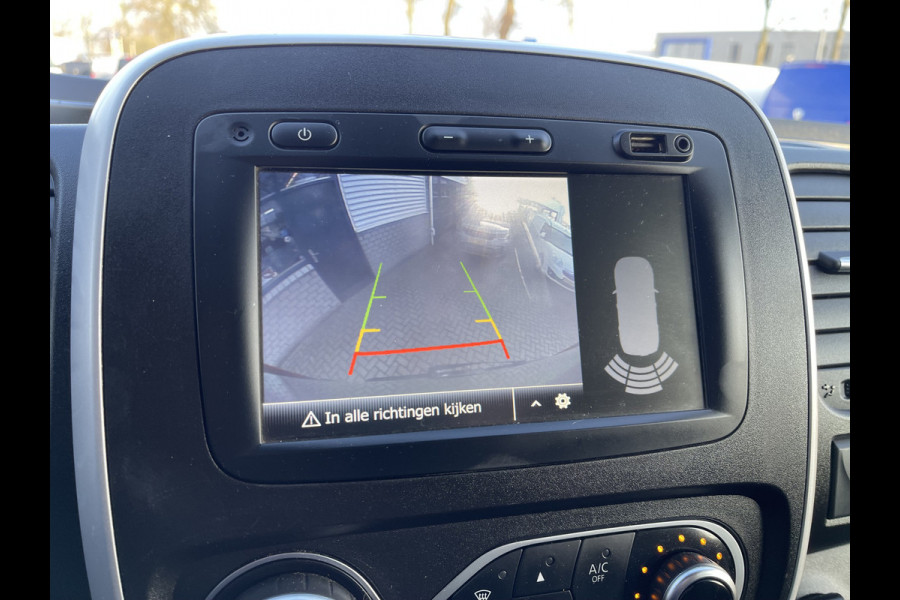 Renault Trafic 2.0 dCi 120pk T29 L2H1 Work Edition / vaste prijs rijklaar € 17.950 ex btw / lease vanaf € 302 / zwart metallic / ingerichte laadruimte / camera / airco / cruise / trekhaak !