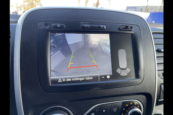 Renault Trafic 2.0 dCi 120pk T29 L2H1 Work Edition / vaste prijs rijklaar € 17.950 ex btw / lease vanaf € 302 / zwart metallic / ingerichte laadruimte / camera / airco / cruise / trekhaak !