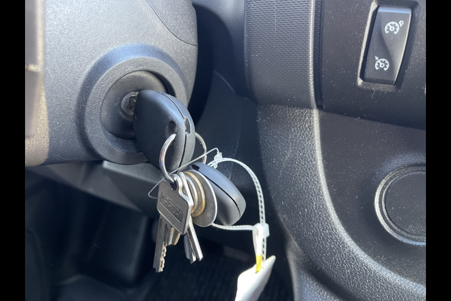 Renault Trafic 2.0 dCi 120pk T29 L2H1 Work Edition / vaste prijs rijklaar € 17.950 ex btw / lease vanaf € 302 / zwart metallic / ingerichte laadruimte / camera / airco / cruise / trekhaak !