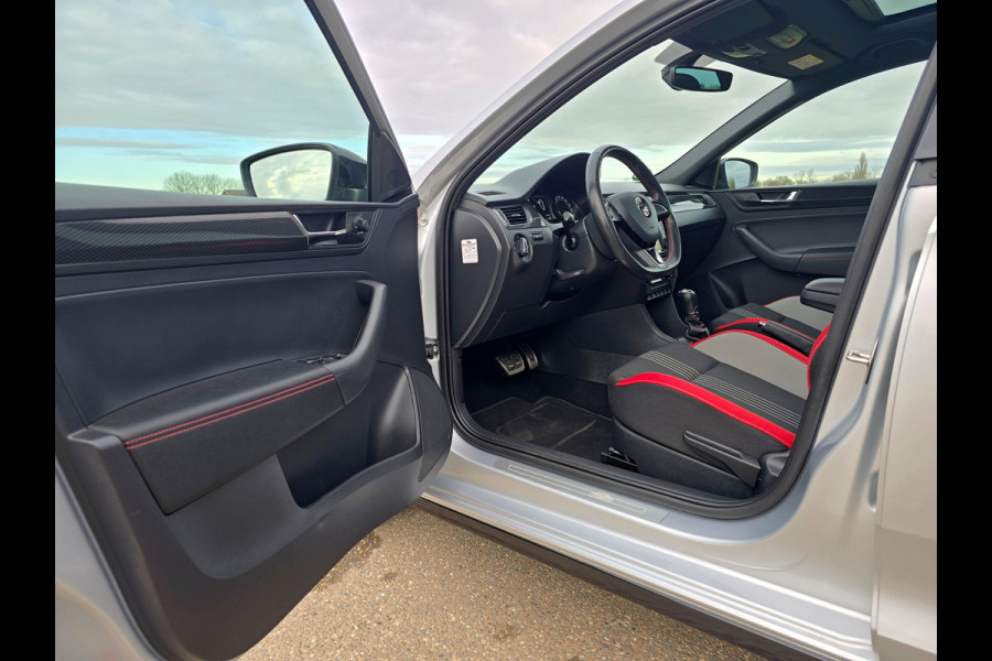 Volkswagen Golf Skoda Rapid Sportback 1.0 TSI Greentech Clever - 110 Pk - Euro 6 - AUTOMAAT - Navi - PDC V+A