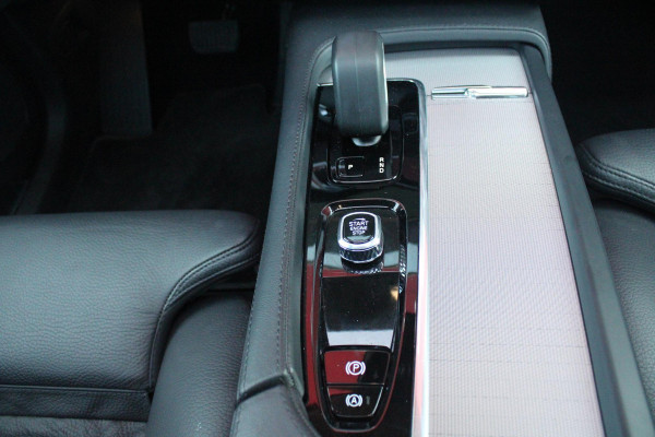 Volvo XC90 2.0 T8 455PK RECHARGE AWD ULTIMATE DARK | LUCHTVERING | PANORAMISCH SCHUIF / KANTELDAK | ELEKTRISCH UITKLAPBARE TREKHAAK | HEAD-UP DISPLAY | NAVIGATIE VIA GOOGLE-MAPS | ELEKTRISCH VERSTELBARE VOOR STOELEN MET GEHEUGEN | VOORSTOELEN VERWARMBAAR | ACHTERBANK VERWARMBAAR | 360° CAMERA | HARMAN / KARDON PREMIUM AUDIO SYSTEEM | APPLE CARPLAY / ANDROID-AUTO | KEYLESS ENTRY / START | STANDKACHEL | EXTRA GETINTE ACHTER RUITEN | VERDUISTERINGS GORDIJNEN ACHTER PORTIEREN | KINDERVERHOGING ACHTERBANK | ELEKTRISCHE ACHTERKLEP MET SENSOR |
