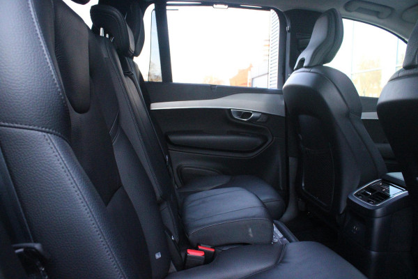 Volvo XC90 2.0 T8 455PK RECHARGE AWD ULTIMATE DARK | LUCHTVERING | PANORAMISCH SCHUIF / KANTELDAK | ELEKTRISCH UITKLAPBARE TREKHAAK | HEAD-UP DISPLAY | NAVIGATIE VIA GOOGLE-MAPS | ELEKTRISCH VERSTELBARE VOOR STOELEN MET GEHEUGEN | VOORSTOELEN VERWARMBAAR | ACHTERBANK VERWARMBAAR | 360° CAMERA | HARMAN / KARDON PREMIUM AUDIO SYSTEEM | APPLE CARPLAY / ANDROID-AUTO | KEYLESS ENTRY / START | STANDKACHEL | EXTRA GETINTE ACHTER RUITEN | VERDUISTERINGS GORDIJNEN ACHTER PORTIEREN | KINDERVERHOGING ACHTERBANK | ELEKTRISCHE ACHTERKLEP MET SENSOR |