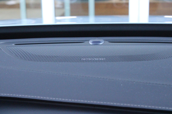 Volvo XC90 2.0 T8 455PK RECHARGE AWD ULTIMATE DARK | LUCHTVERING | PANORAMISCH SCHUIF / KANTELDAK | ELEKTRISCH UITKLAPBARE TREKHAAK | HEAD-UP DISPLAY | NAVIGATIE VIA GOOGLE-MAPS | ELEKTRISCH VERSTELBARE VOOR STOELEN MET GEHEUGEN | VOORSTOELEN VERWARMBAAR | ACHTERBANK VERWARMBAAR | 360° CAMERA | HARMAN / KARDON PREMIUM AUDIO SYSTEEM | APPLE CARPLAY / ANDROID-AUTO | KEYLESS ENTRY / START | STANDKACHEL | EXTRA GETINTE ACHTER RUITEN | VERDUISTERINGS GORDIJNEN ACHTER PORTIEREN | KINDERVERHOGING ACHTERBANK | ELEKTRISCHE ACHTERKLEP MET SENSOR |