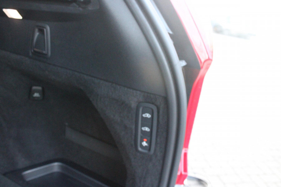 Volvo XC90 2.0 T8 455PK RECHARGE AWD ULTIMATE DARK | LUCHTVERING | PANORAMISCH SCHUIF / KANTELDAK | ELEKTRISCH UITKLAPBARE TREKHAAK | HEAD-UP DISPLAY | NAVIGATIE VIA GOOGLE-MAPS | ELEKTRISCH VERSTELBARE VOOR STOELEN MET GEHEUGEN | VOORSTOELEN VERWARMBAAR | ACHTERBANK VERWARMBAAR | 360° CAMERA | HARMAN / KARDON PREMIUM AUDIO SYSTEEM | APPLE CARPLAY / ANDROID-AUTO | KEYLESS ENTRY / START | STANDKACHEL | EXTRA GETINTE ACHTER RUITEN | VERDUISTERINGS GORDIJNEN ACHTER PORTIEREN | KINDERVERHOGING ACHTERBANK | ELEKTRISCHE ACHTERKLEP MET SENSOR |