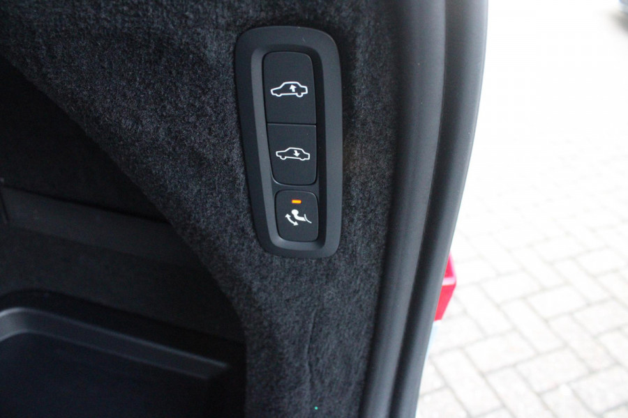 Volvo XC90 2.0 T8 455PK RECHARGE AWD ULTIMATE DARK | LUCHTVERING | PANORAMISCH SCHUIF / KANTELDAK | ELEKTRISCH UITKLAPBARE TREKHAAK | HEAD-UP DISPLAY | NAVIGATIE VIA GOOGLE-MAPS | ELEKTRISCH VERSTELBARE VOOR STOELEN MET GEHEUGEN | VOORSTOELEN VERWARMBAAR | ACHTERBANK VERWARMBAAR | 360° CAMERA | HARMAN / KARDON PREMIUM AUDIO SYSTEEM | APPLE CARPLAY / ANDROID-AUTO | KEYLESS ENTRY / START | STANDKACHEL | EXTRA GETINTE ACHTER RUITEN | VERDUISTERINGS GORDIJNEN ACHTER PORTIEREN | KINDERVERHOGING ACHTERBANK | ELEKTRISCHE ACHTERKLEP MET SENSOR |