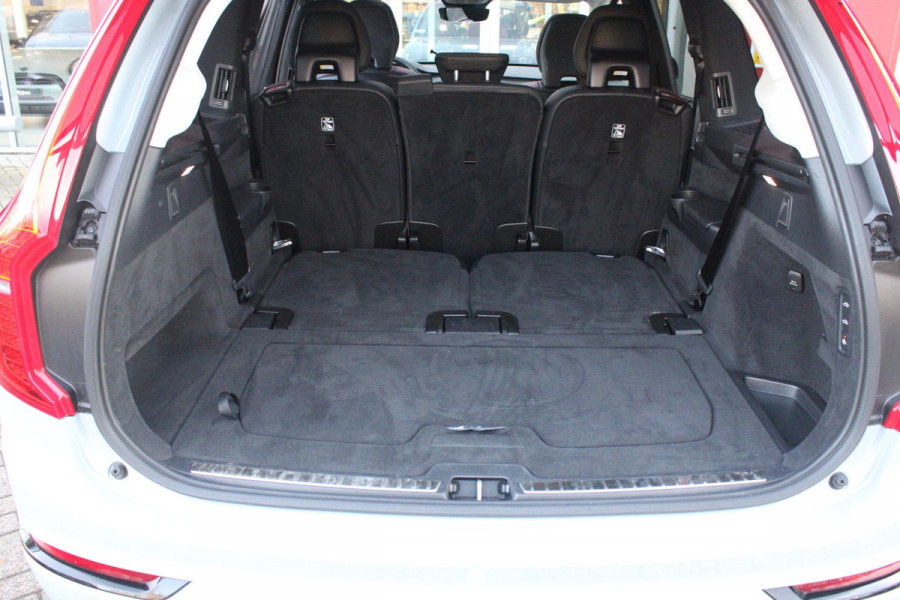 Volvo XC90 2.0 T8 455PK RECHARGE AWD ULTIMATE DARK | LUCHTVERING | PANORAMISCH SCHUIF / KANTELDAK | ELEKTRISCH UITKLAPBARE TREKHAAK | HEAD-UP DISPLAY | NAVIGATIE VIA GOOGLE-MAPS | ELEKTRISCH VERSTELBARE VOOR STOELEN MET GEHEUGEN | VOORSTOELEN VERWARMBAAR | ACHTERBANK VERWARMBAAR | 360° CAMERA | HARMAN / KARDON PREMIUM AUDIO SYSTEEM | APPLE CARPLAY / ANDROID-AUTO | KEYLESS ENTRY / START | STANDKACHEL | EXTRA GETINTE ACHTER RUITEN | VERDUISTERINGS GORDIJNEN ACHTER PORTIEREN | KINDERVERHOGING ACHTERBANK | ELEKTRISCHE ACHTERKLEP MET SENSOR |