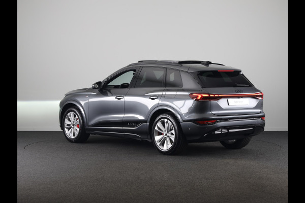 Audi Q6 e-tron S edition 83Kwh 252 pk SUV | Tech pakket plus | Glazen panoramadak | Lederen bekleding | Rode remzadels |