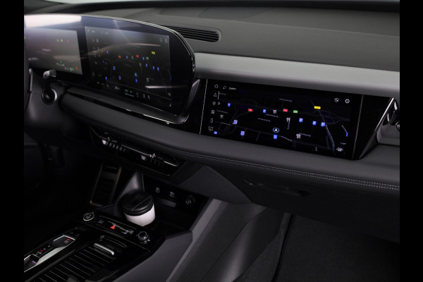 Audi Q6 e-tron S edition 83Kwh 252 pk SUV | Tech pakket plus | Glazen panoramadak | Lederen bekleding | Rode remzadels |