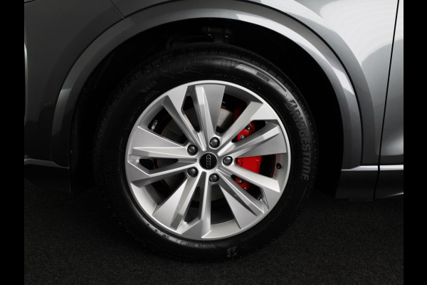 Audi Q6 e-tron S edition 83Kwh 252 pk SUV | Tech pakket plus | Glazen panoramadak | Lederen bekleding | Rode remzadels |
