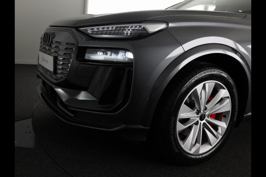 Audi Q6 e-tron S edition 83Kwh 252 pk SUV | Tech pakket plus | Glazen panoramadak | Lederen bekleding | Rode remzadels |