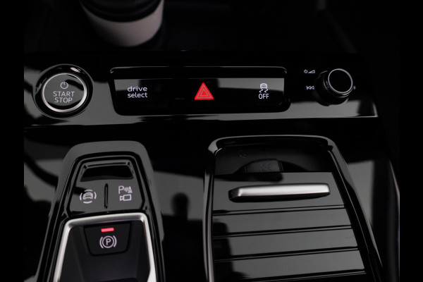 Audi Q6 e-tron S edition 83Kwh 252 pk SUV | Tech pakket plus | Glazen panoramadak | Lederen bekleding | Rode remzadels |