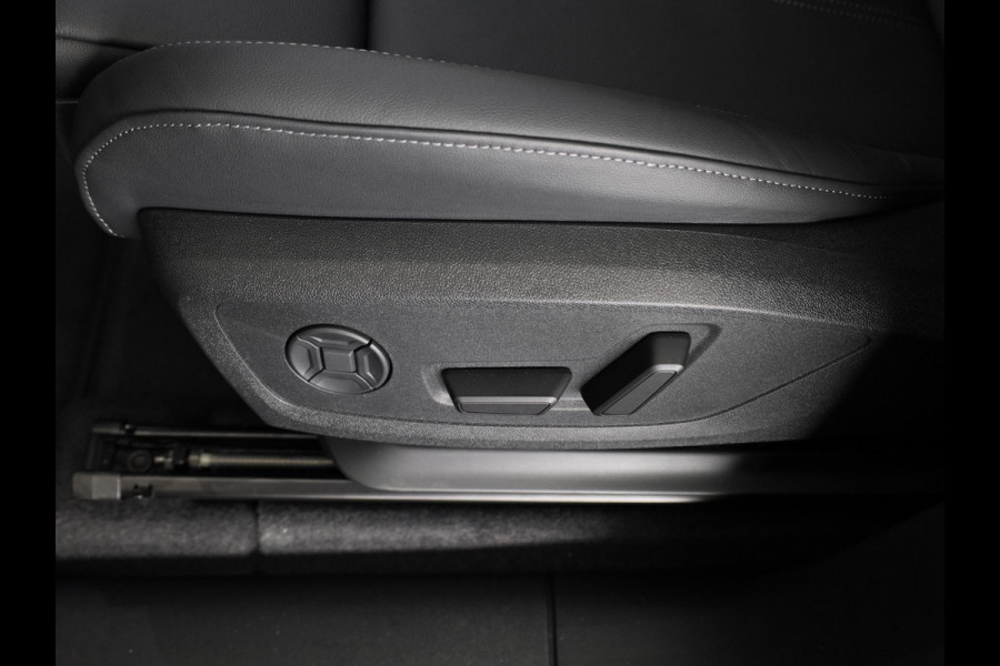 Audi Q6 e-tron S edition 83Kwh 252 pk SUV | Tech pakket plus | Glazen panoramadak | Lederen bekleding | Rode remzadels |