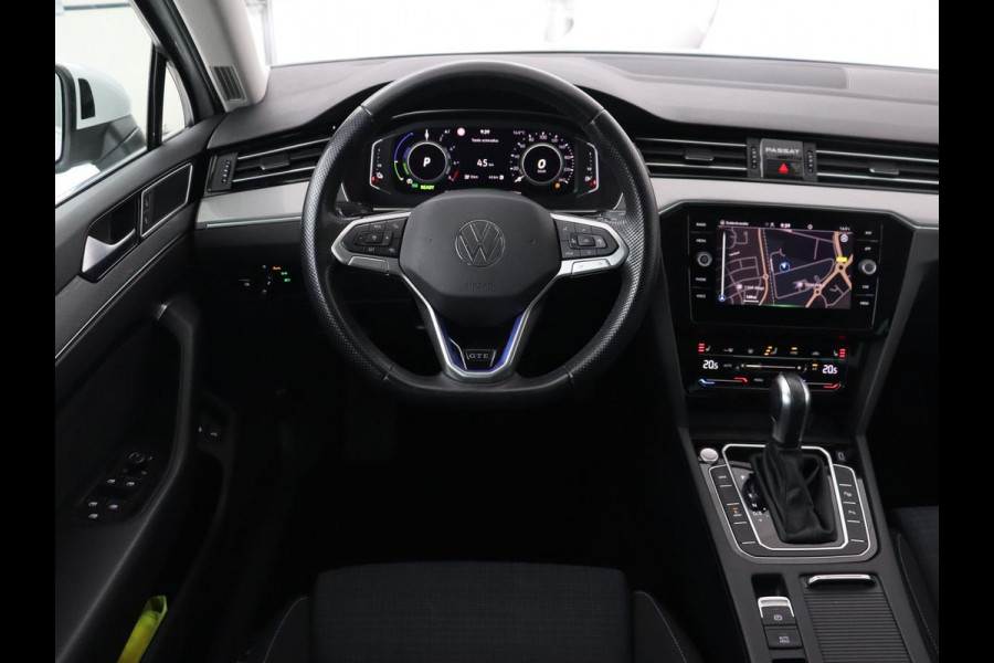 Volkswagen Passat 1.4 TSI PHEV GTE | Trekhaak | Stoelverwarming | Virtual Cockpit | Camera | Adaptive cruise | Carplay | Matrix LED | Navigatie | Climate control | Plug In
