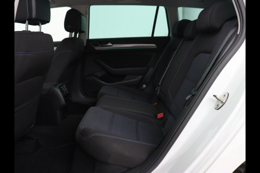 Volkswagen Passat 1.4 TSI PHEV GTE | Trekhaak | Stoelverwarming | Virtual Cockpit | Camera | Adaptive cruise | Carplay | Matrix LED | Navigatie | Climate control | Plug In