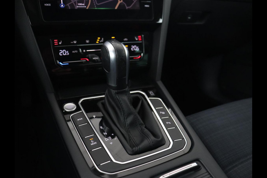 Volkswagen Passat 1.4 TSI PHEV GTE | Trekhaak | Stoelverwarming | Virtual Cockpit | Camera | Adaptive cruise | Carplay | Matrix LED | Navigatie | Climate control | Plug In