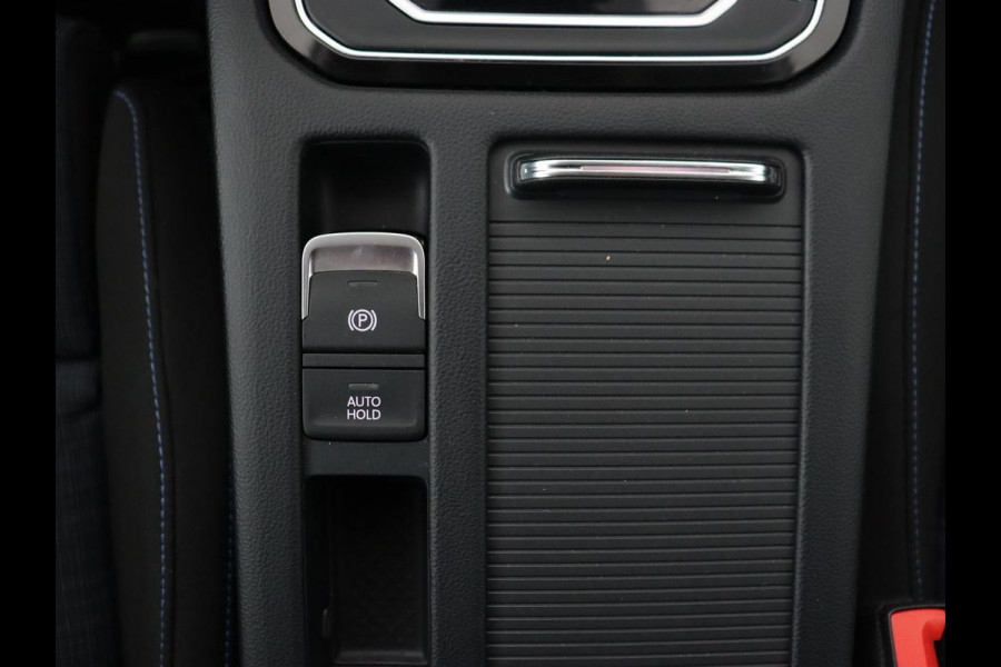 Volkswagen Passat 1.4 TSI PHEV GTE | Trekhaak | Stoelverwarming | Virtual Cockpit | Camera | Adaptive cruise | Carplay | Matrix LED | Navigatie | Climate control | Plug In