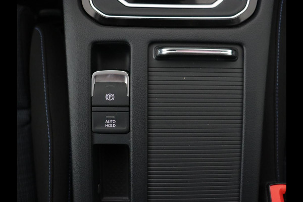 Volkswagen Passat 1.4 TSI PHEV GTE | Trekhaak | Stoelverwarming | Virtual Cockpit | Camera | Adaptive cruise | Carplay | Matrix LED | Navigatie | Climate control | Plug In