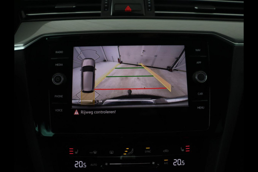 Volkswagen Passat 1.4 TSI PHEV GTE | Trekhaak | Stoelverwarming | Virtual Cockpit | Camera | Adaptive cruise | Carplay | Matrix LED | Navigatie | Climate control | Plug In