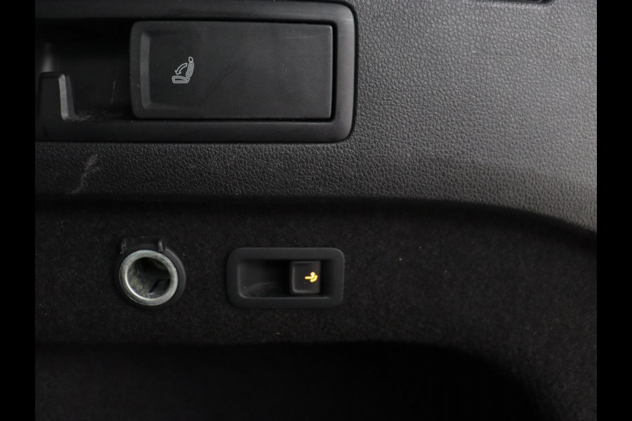 Volkswagen Passat 1.4 TSI PHEV GTE | Trekhaak | Stoelverwarming | Virtual Cockpit | Camera | Adaptive cruise | Carplay | Matrix LED | Navigatie | Climate control | Plug In