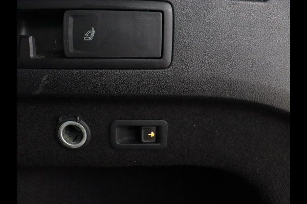 Volkswagen Passat 1.4 TSI PHEV GTE | Trekhaak | Stoelverwarming | Virtual Cockpit | Camera | Adaptive cruise | Carplay | Matrix LED | Navigatie | Climate control | Plug In