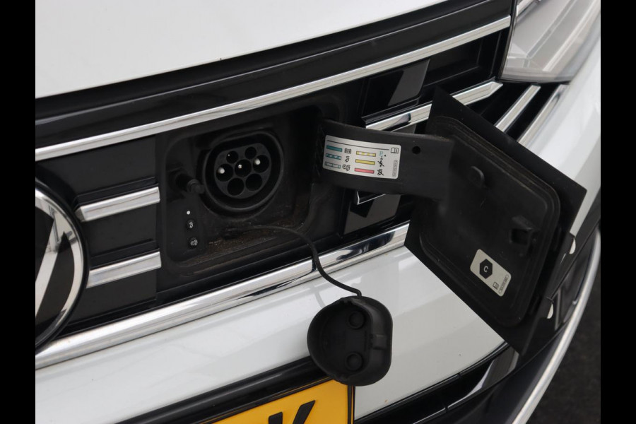 Volkswagen Passat 1.4 TSI PHEV GTE | Trekhaak | Stoelverwarming | Virtual Cockpit | Camera | Adaptive cruise | Carplay | Matrix LED | Navigatie | Climate control | Plug In