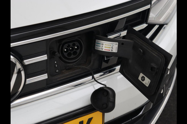 Volkswagen Passat 1.4 TSI PHEV GTE | Trekhaak | Stoelverwarming | Virtual Cockpit | Camera | Adaptive cruise | Carplay | Matrix LED | Navigatie | Climate control | Plug In