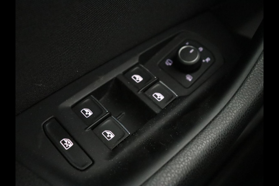 Volkswagen Passat 1.4 TSI PHEV GTE | Trekhaak | Stoelverwarming | Virtual Cockpit | Camera | Adaptive cruise | Carplay | Matrix LED | Navigatie | Climate control | Plug In