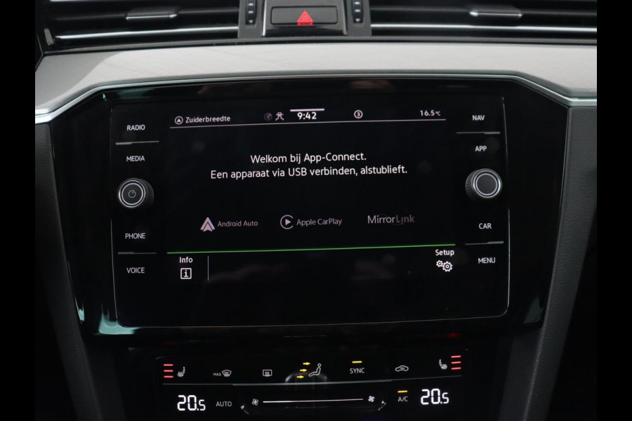 Volkswagen Passat 1.4 TSI PHEV GTE | Trekhaak | Stoelverwarming | Virtual Cockpit | Camera | Adaptive cruise | Carplay | Matrix LED | Navigatie | Climate control | Plug In