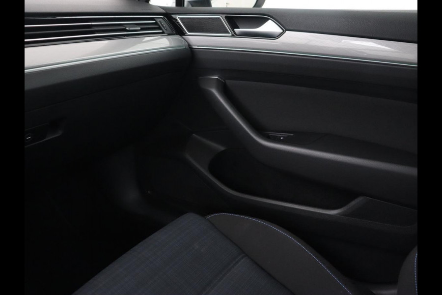 Volkswagen Passat 1.4 TSI PHEV GTE | Trekhaak | Stoelverwarming | Virtual Cockpit | Camera | Adaptive cruise | Carplay | Matrix LED | Navigatie | Climate control | Plug In